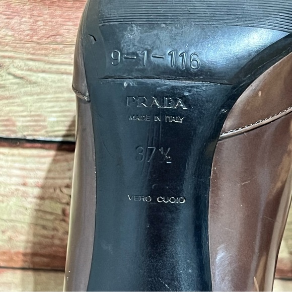 Prada Brown Patent Leather Pointer Heels Y2K - Picture 8 of 8